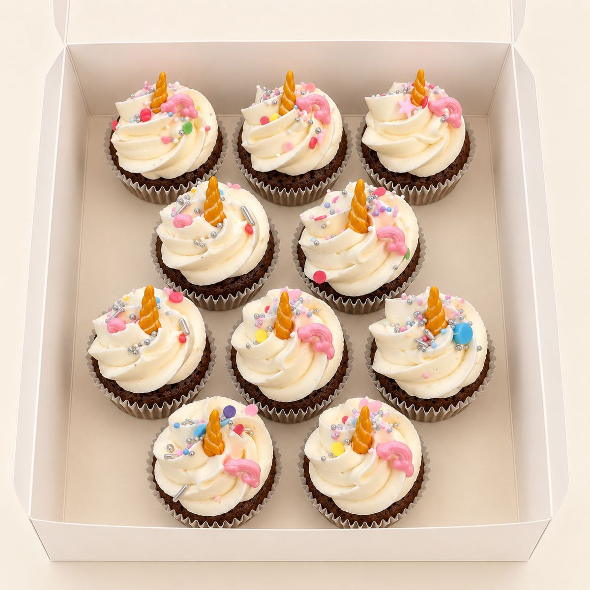 10 mini cupcakes chocolat crème vanille licorne Mini cupcakes atilierdesgateaux.com 