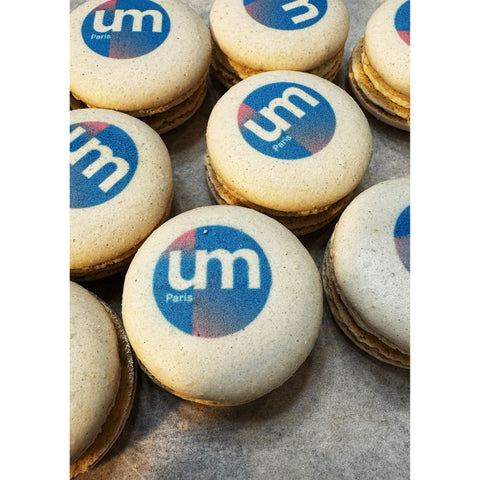 Macarons personnalisés cupcake atilierdesgateaux.com 