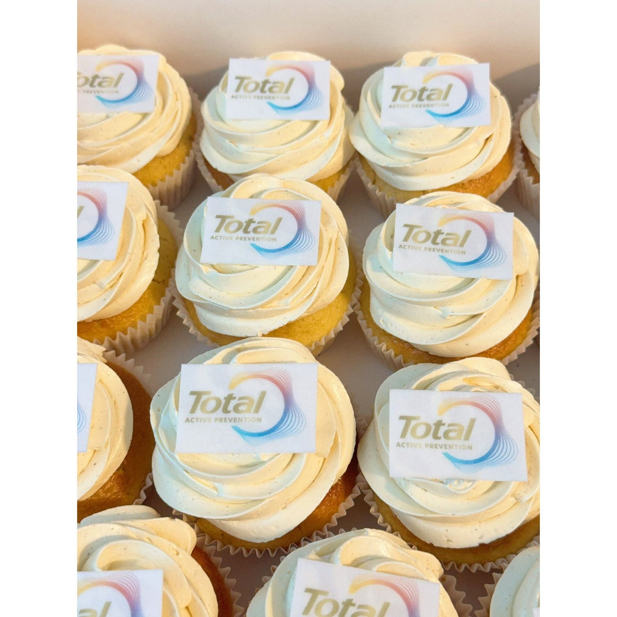 CUPCAKE INDIVIDUEL LOGO cupcake atilierdesgateaux.com 