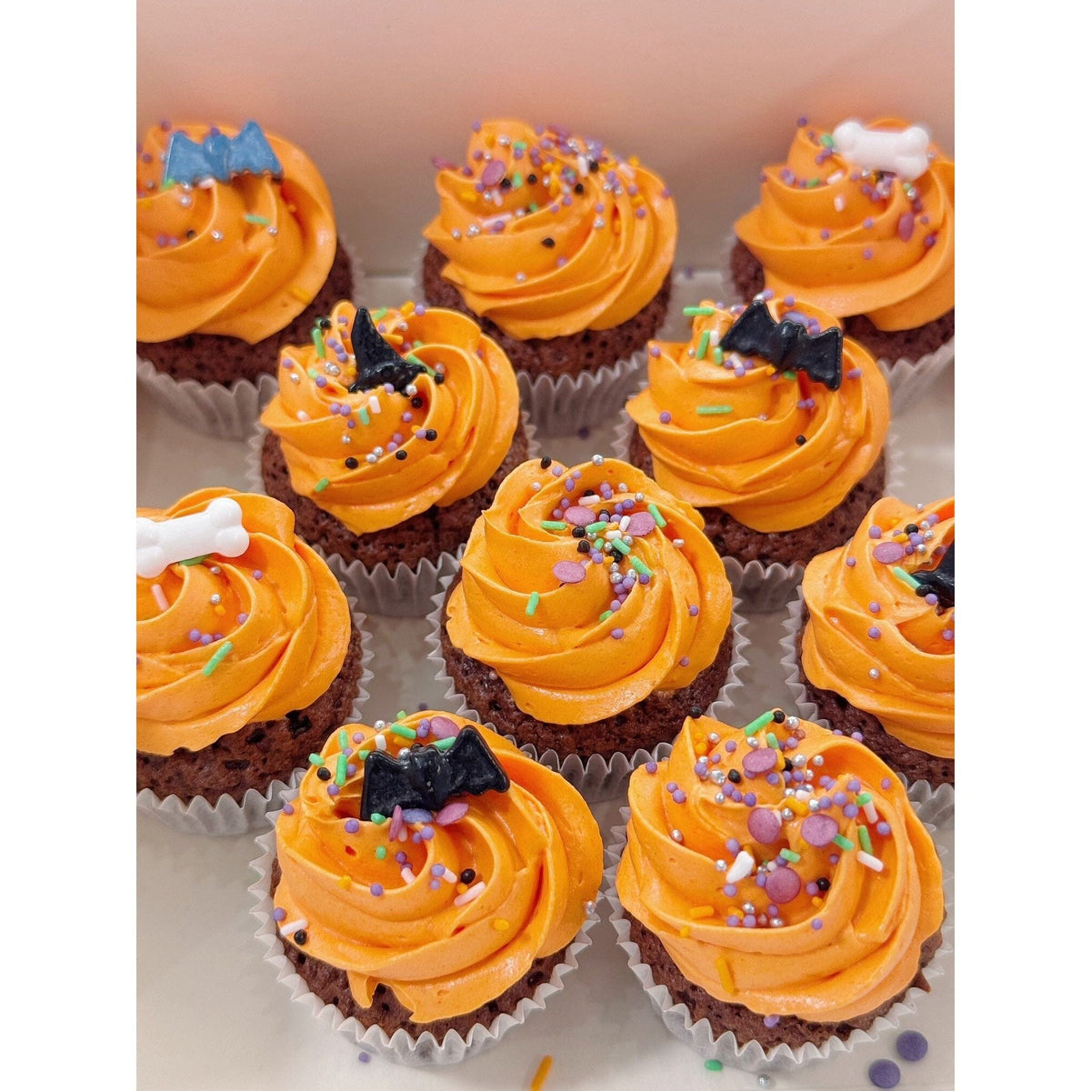 10 CHOCOLAT VANILLE ORANGE HALLOWEEN Mini cupcakes atilierdesgateaux.com 