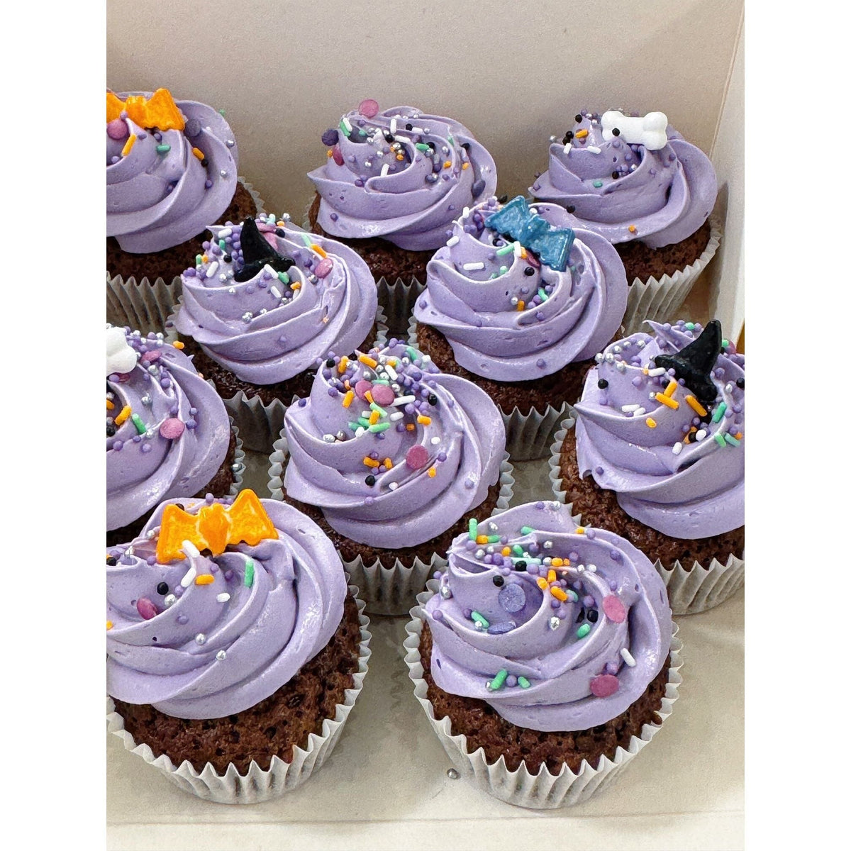 10 CHOCOLAT VANILLE VIOLET HALLOWEEN Mini cupcakes atilierdesgateaux.com 