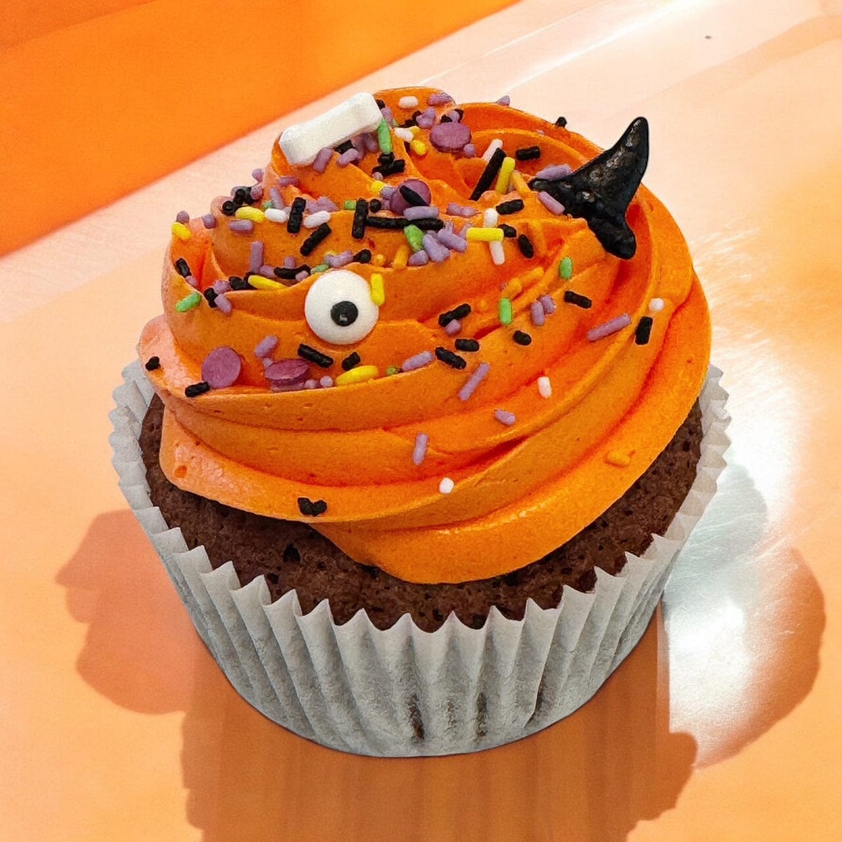 CUPCAKE HALLOWEEN ORANGE cupcake atilierdesgateaux.com 