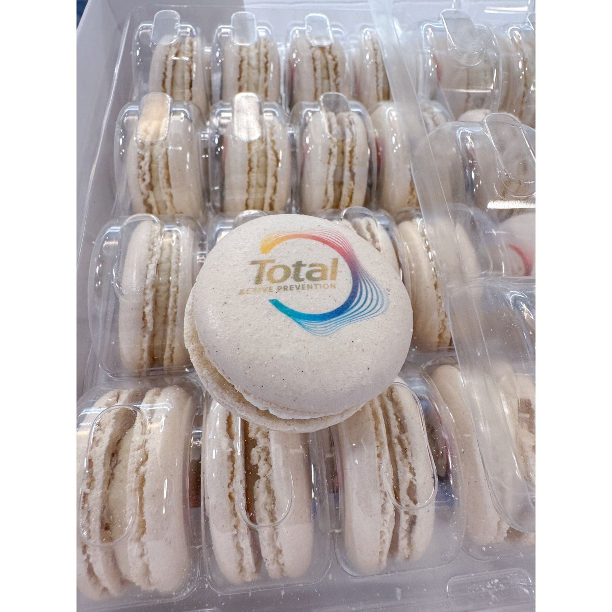 Macarons personnalisés MACARONS atilierdesgateaux.com 