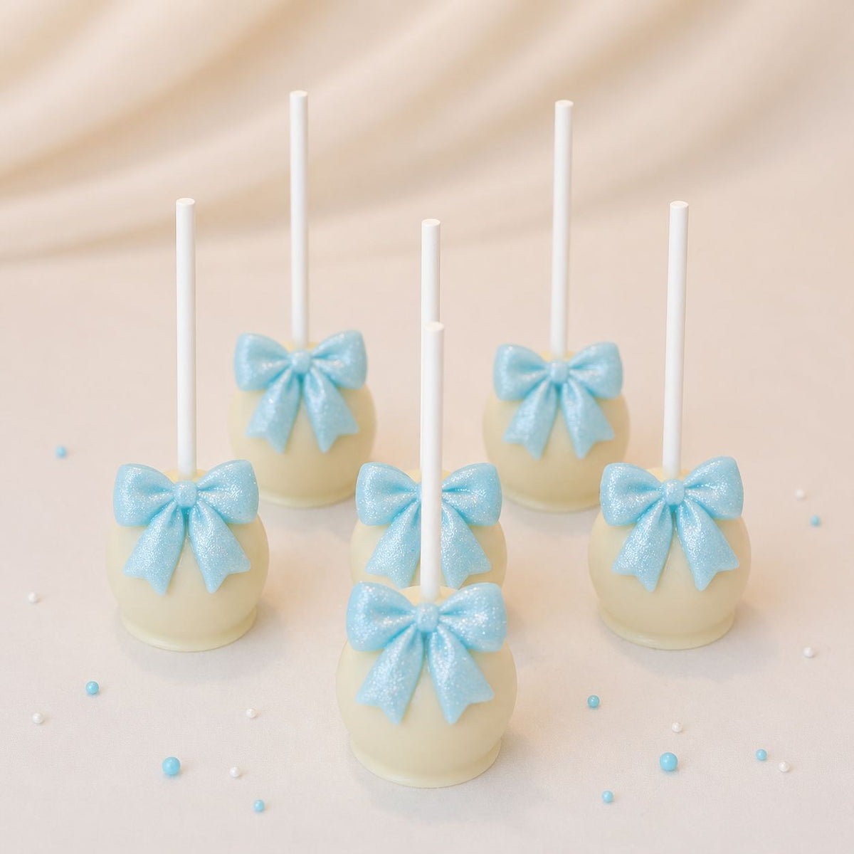 CAKE POP NOEUD BLEU atilierdesgateaux.com 