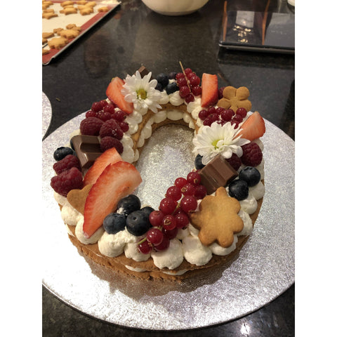 ATELIER NUMBER/LETTER CAKE Samedi 9 septembre 11h - 13h30 Atelier atilierdesgateaux.com 