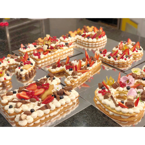 ATELIER NUMBER/LETTER CAKE Samedi 9 septembre 11h - 13h30 Atelier atilierdesgateaux.com 