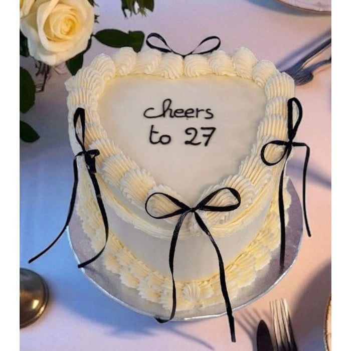 LE GATEAU VINTAGE COEUR NOIR texte personnalisable atilierdesgateaux.com 