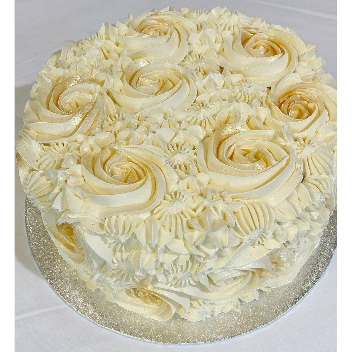 ROSETTE CAKE BLANC ET DORE atilierdesgateaux.com 