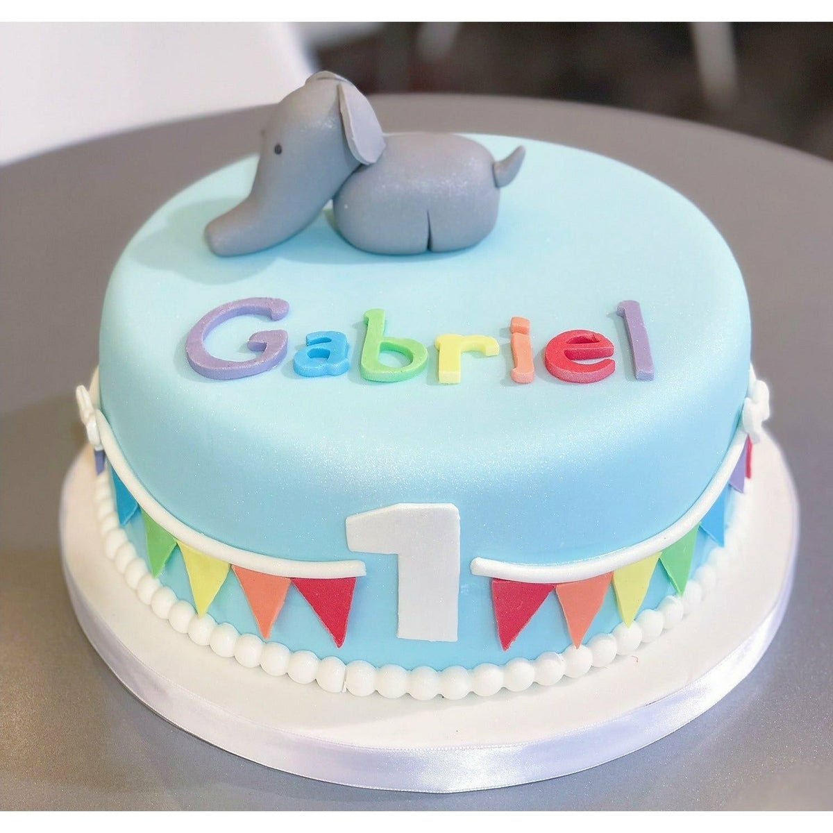 GÂTEAU ELEPHANT BLEU atilierdesgateaux.com 