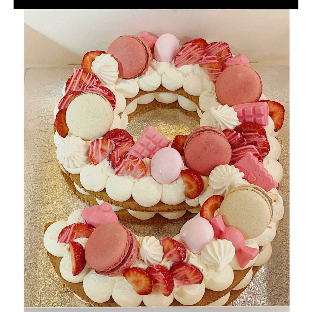 Number/letter cake pink L'Atelier des Gâteaux 
