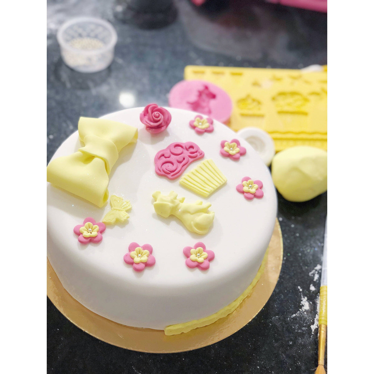 ATELIER CAKE DESIGN Samedi 17 décembre 11h - 13h30 Atelier atilierdesgateaux.com 