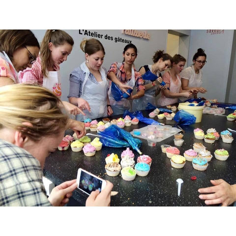 ATELIER CUPCAKES Samedi 11 février 15h - 17h Atelier atilierdesgateaux.com 